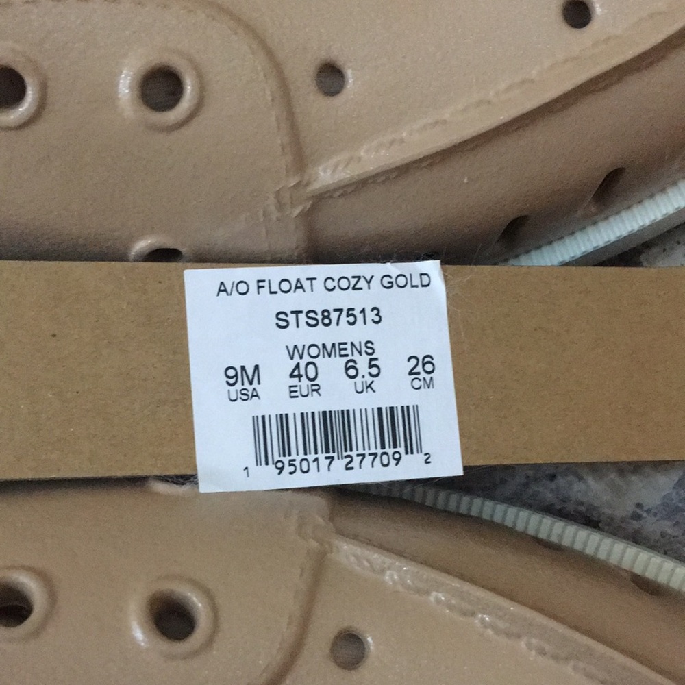 Sperry Gold Fur-Lined Flats - Picture 10 of 16